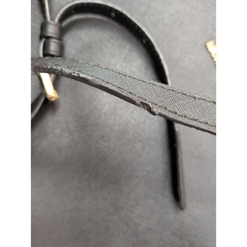 Michael Kors Jet Set Travel Messenger Bag